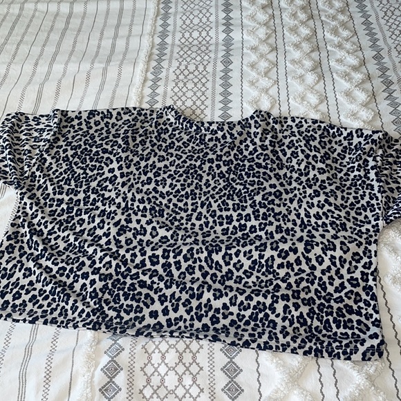 Navy gray leopard print cropped short sleeve t shirt - Picture 5 of 8